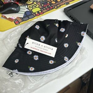 Alice + Olivia reversible bucket hat black white sunflower